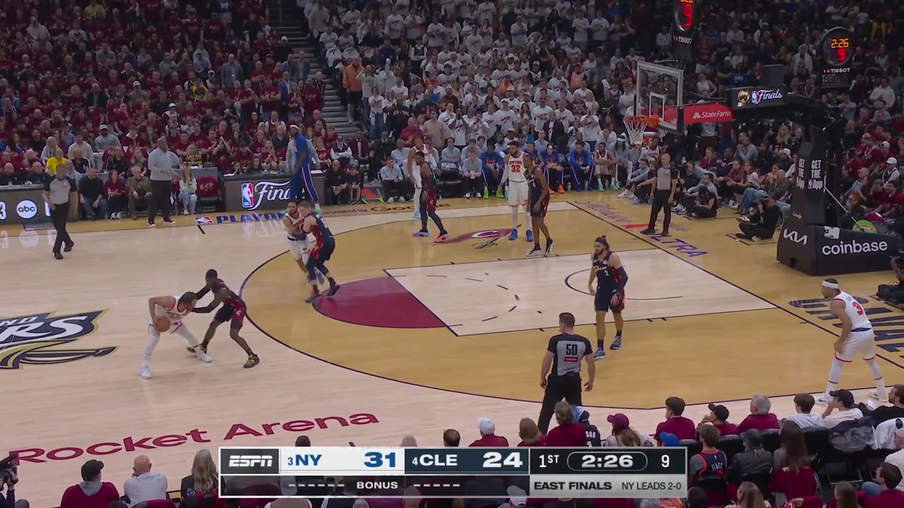 Miles McBride swishes the corner 3 to put the Knicks up 10 in the 1st quarter