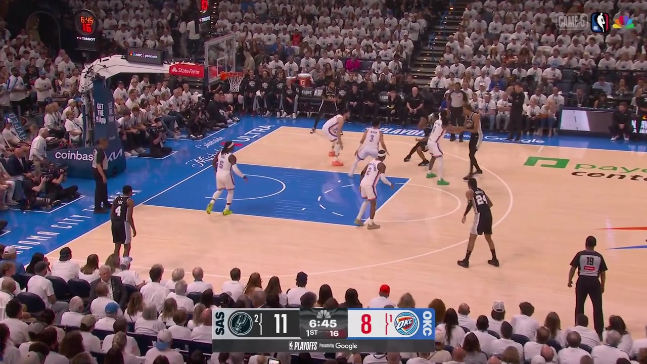 Julian Champagnie bullies Chet Holmgren to the rim and scores the layup and then hits his 3rd 3-pointer of the 1st quarter with replays11 points in a row for Champagnie