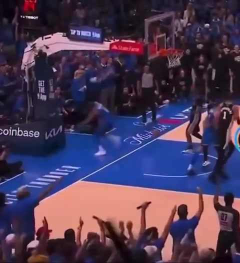 Stephon Castle hustles for the rebound and successfully boxes out Jalen Williams