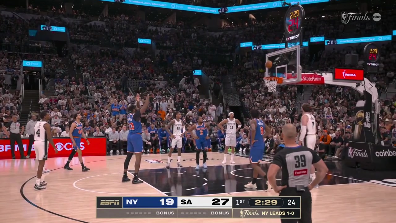 Mitchell Robinson makes both free throws