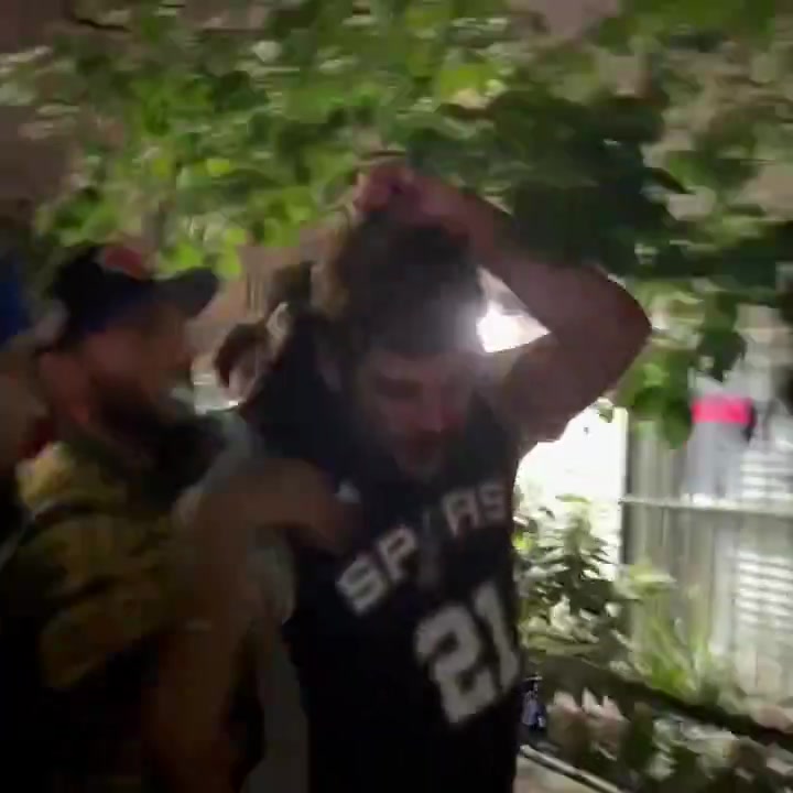 Knicks fans leave a spurs fan bloodied after game 3