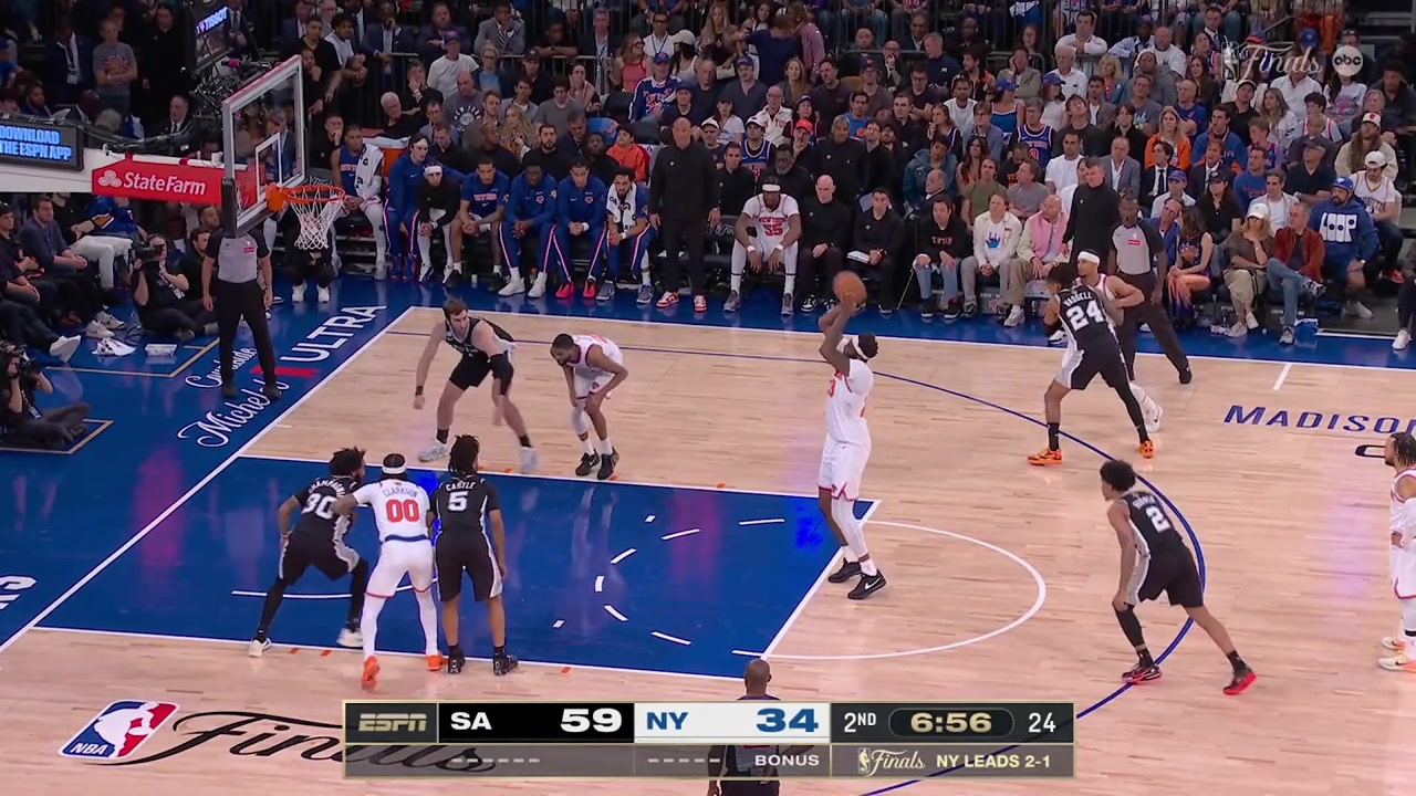 The Knicks intentionally foul the Spurs to get Robinson out of the game