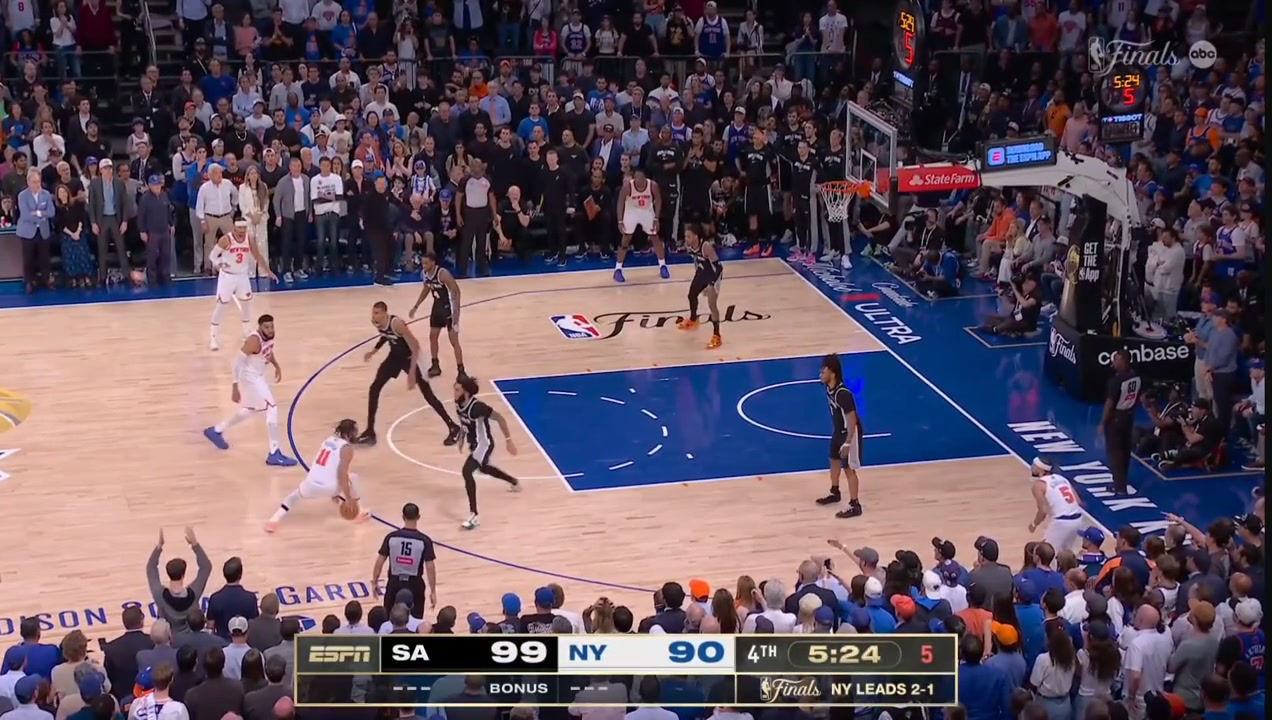 Brunson makes a tough shot to cut the lead to 7 Down from 27 at the end of second half