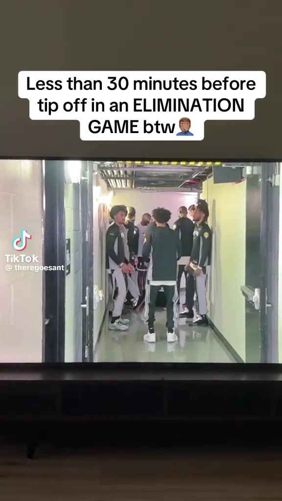 Spurs players less than 30 minutes before tip off in an ELIMINATION GAME