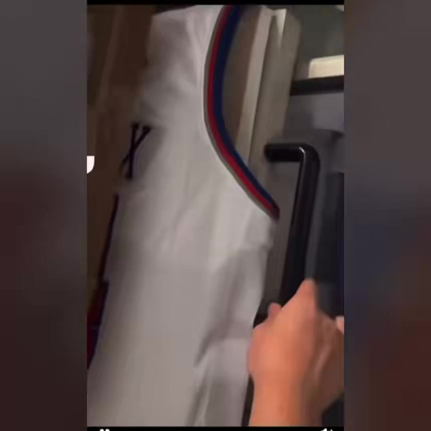 Knicks fans are making DeAaron Fox jerseys