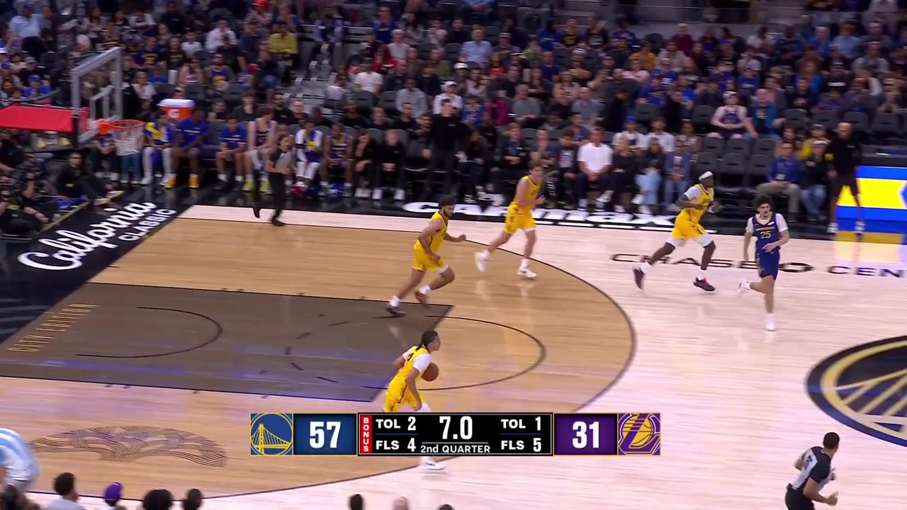 Chris Maon with the buzzer-beater fadeaway to end the 1st half