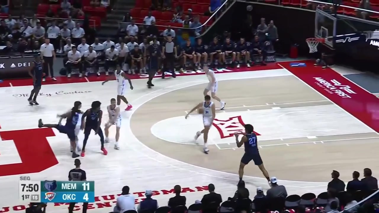 Cameron Boozer with the drive and the turnaround jumper over Aday Mara