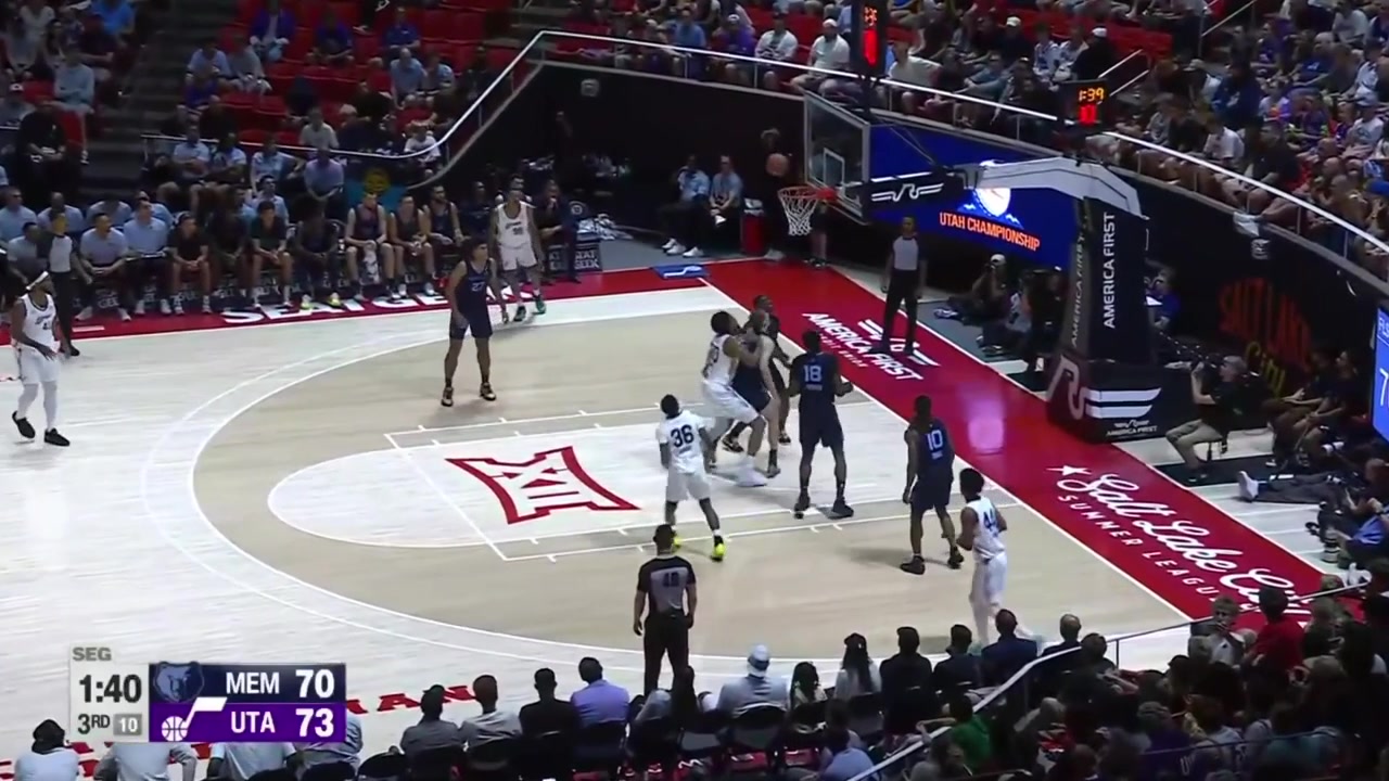 Cedric Coward finds Cameron Boozer for the corner 3 and Darryn Peterson drives on Coward and hits the tough turnaround jumper in the paint