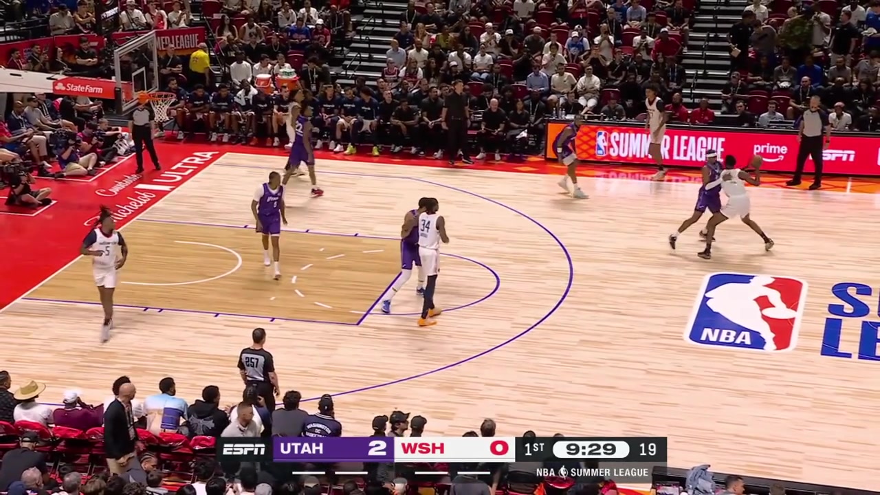 AJ Dybantsa goes around the defense for the tough reverse layup for his first Summer League bucket with replays