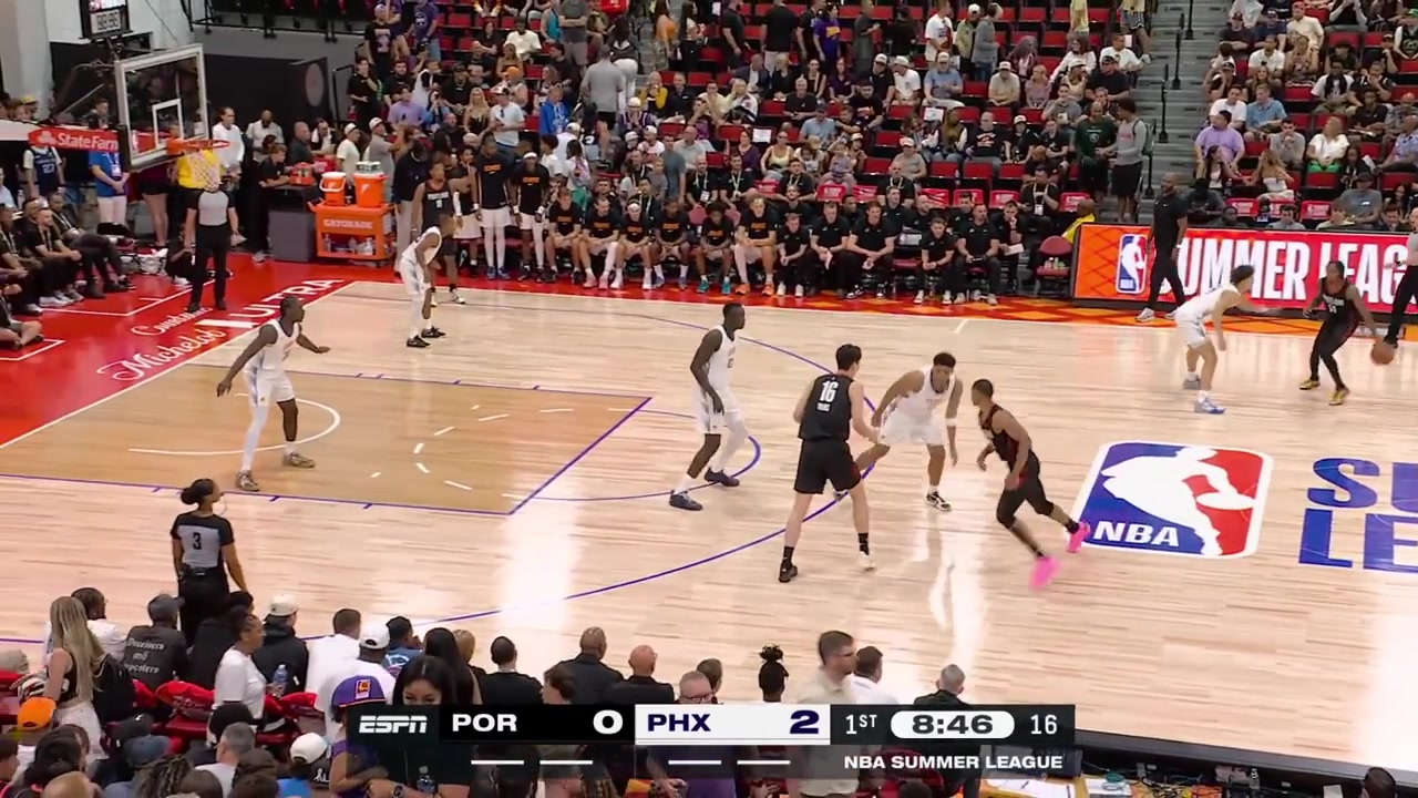 Frankie Fidler hits the wide open 3 off an assist by Yang Hansen