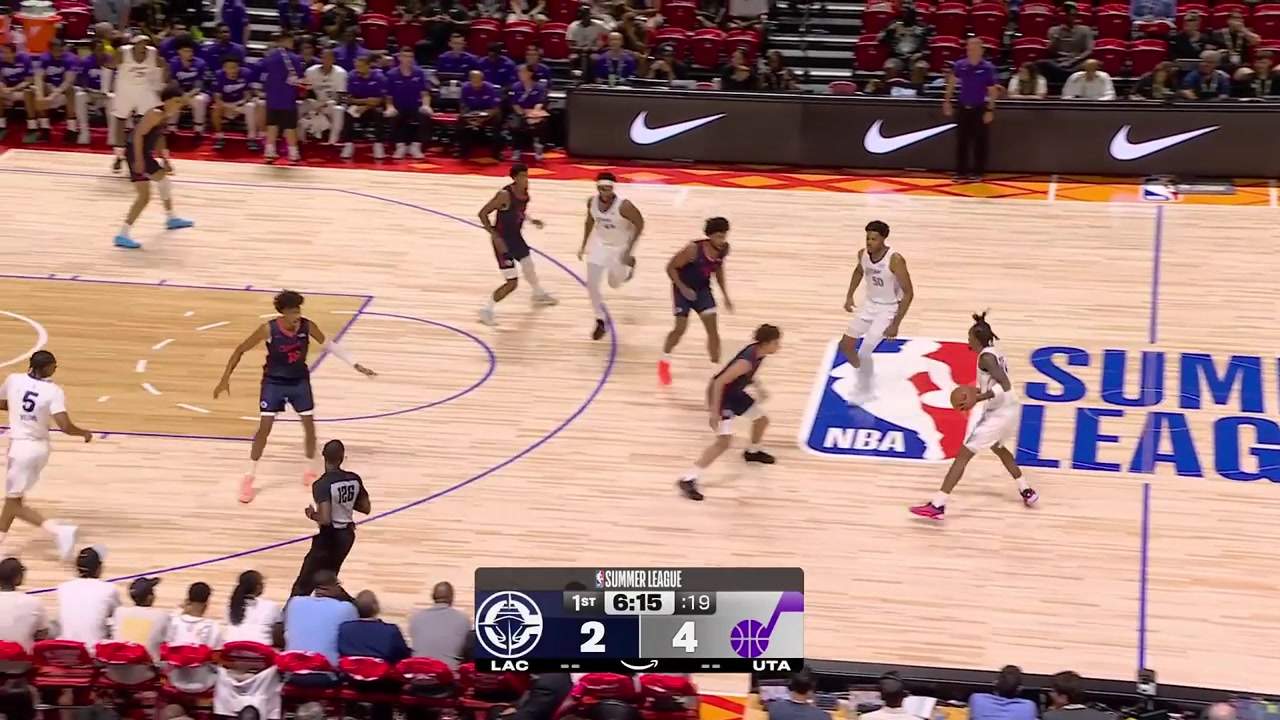 Darryn Peterson wakes the crowd up with a poster dunk