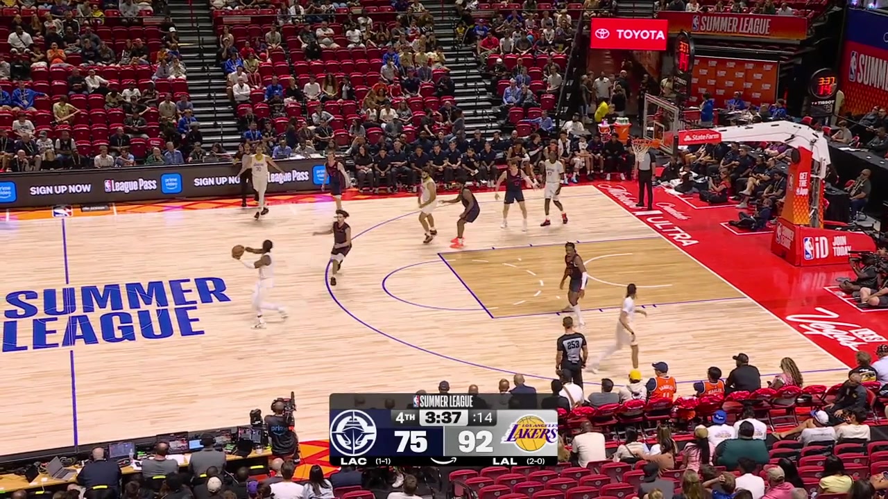 Adou Thiero drives crosses Norchad Omier and finishes with the two-handed dunk with replays