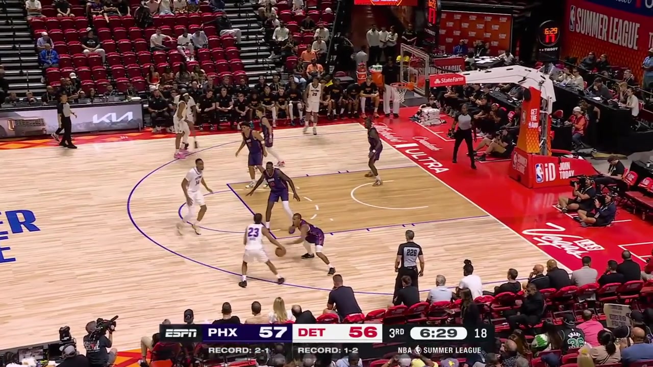 Khaman Maluach with back to back 3s from the same spot answering the triples by Brice Williams Chaz Lanier with replays