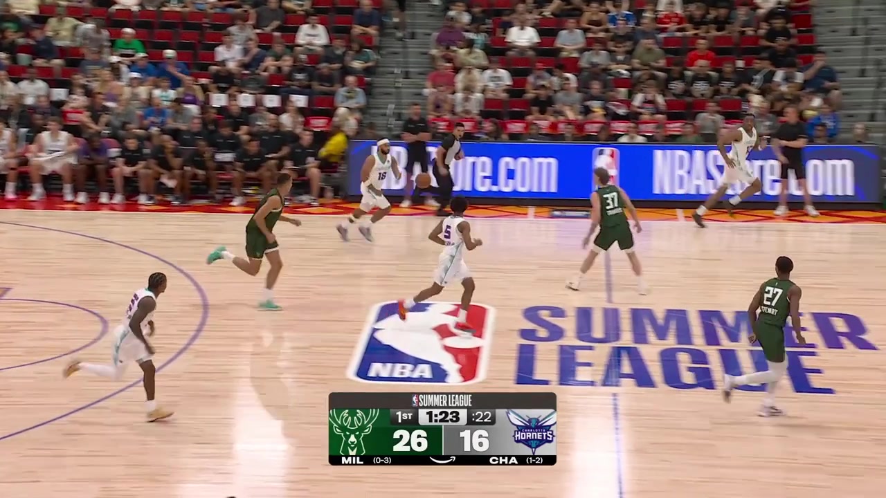 Zach Austin with 3 blocks in 75 seconds to end the 1st quarter with replays