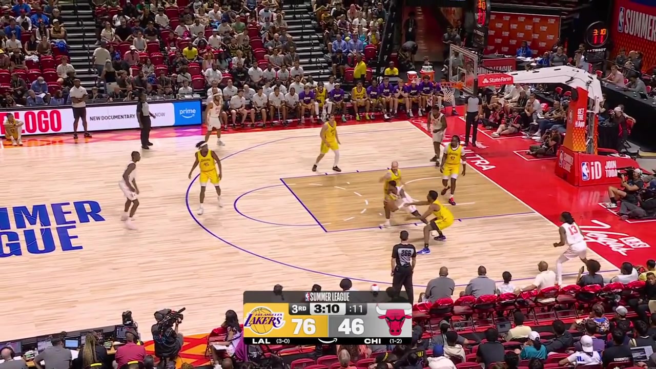 Caleb Wilson splits the defense and scores