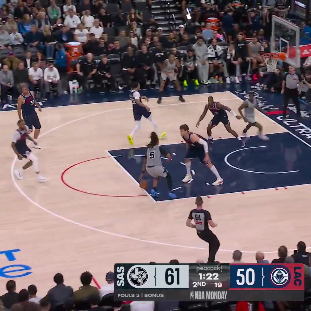 Steph Castle Puts Brook Lopez In A Blender