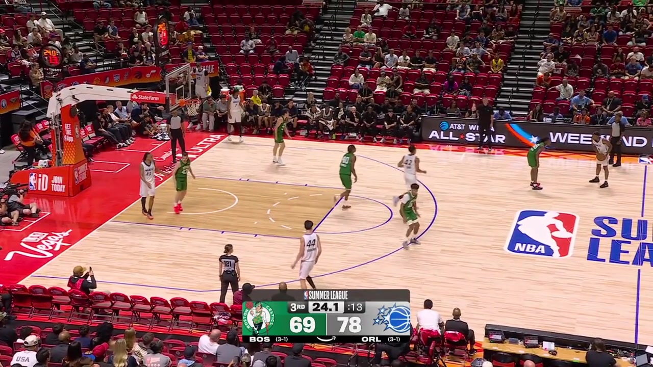 Malik Reneau with the 3-pointer to give him 14 points and Caleb Grill with the buzzer-beater two-handed dunk to end the 3rd quarter