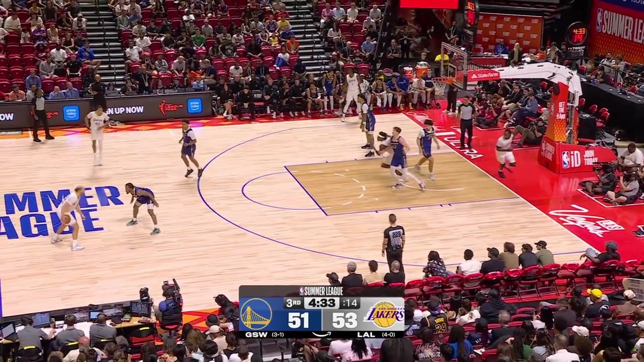 Cameron Carr hits the pull up jumper with a replay