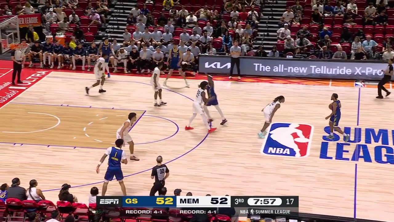 Yaxel Lendeborg hits a 3-pointer over Cameron Boozer