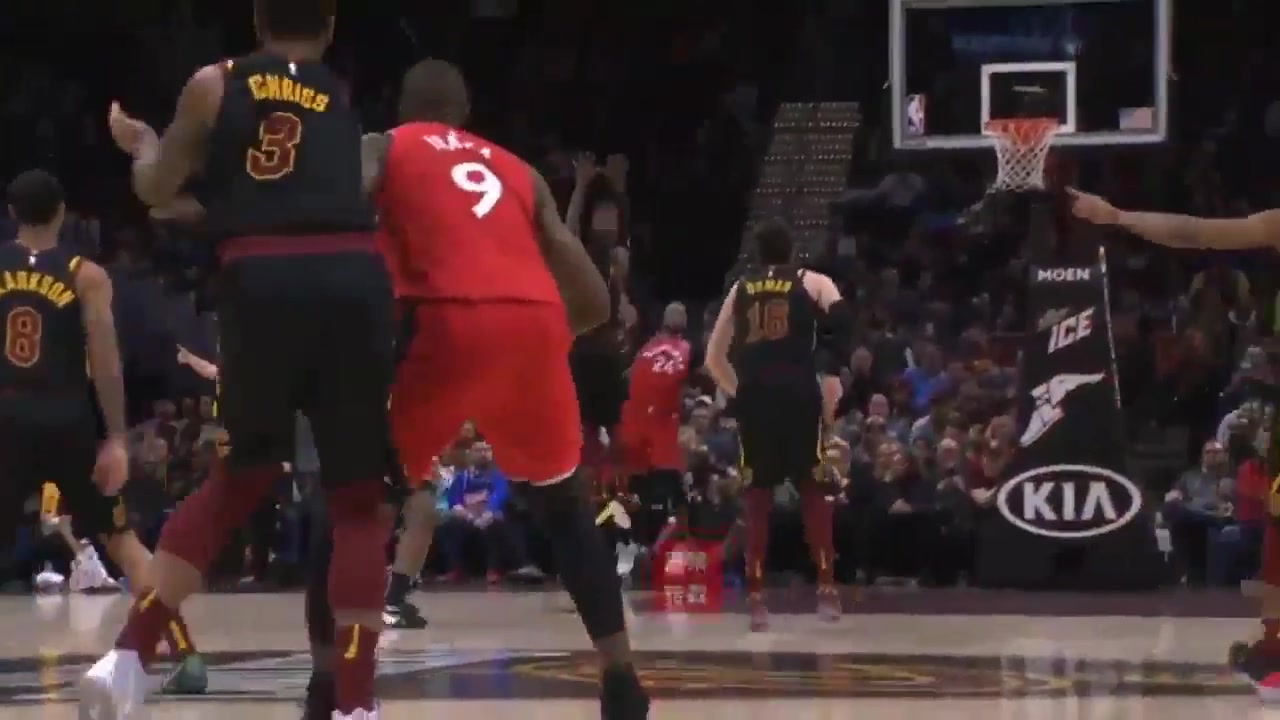 Full fight shows Chriss throwing an elbow before Ibaka goes nuts
