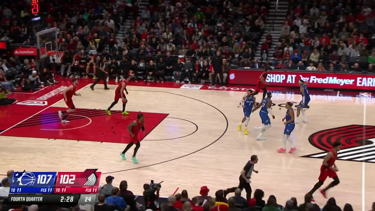 Shaedon Sharpe soars for the skies and rearrange his layup in mid-air and finishes it for the And-1 with replays