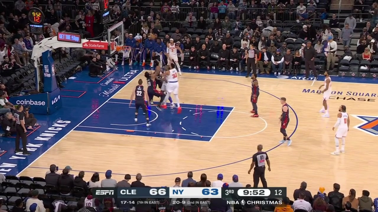 Darius Garland with the halfcourt alley-oop lob to Donovan Mitchell for the dunk with a replay