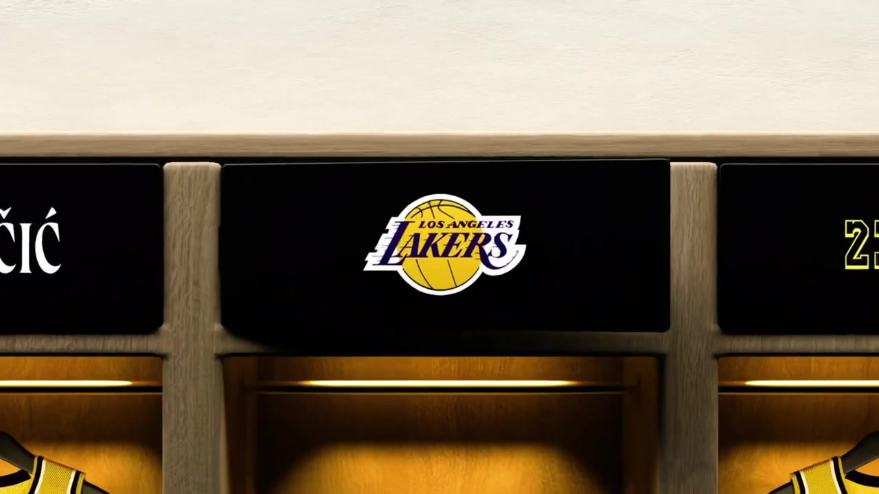 The Lakers players share what is their most favorite Christmas movie and why Deandre Ayton singing and LeBron James ges into extra details about 'Home Alone' movie