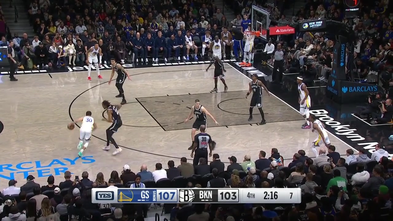 Curry knocks down the midrange as Claxton fouls him
