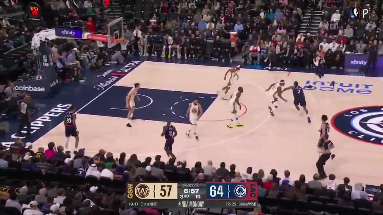 Snoop Dogg after Jimmy Butler gets a steal Oh good hands good hands They've been ripping him all day Cookies and cream they opened up a cookie shop on him