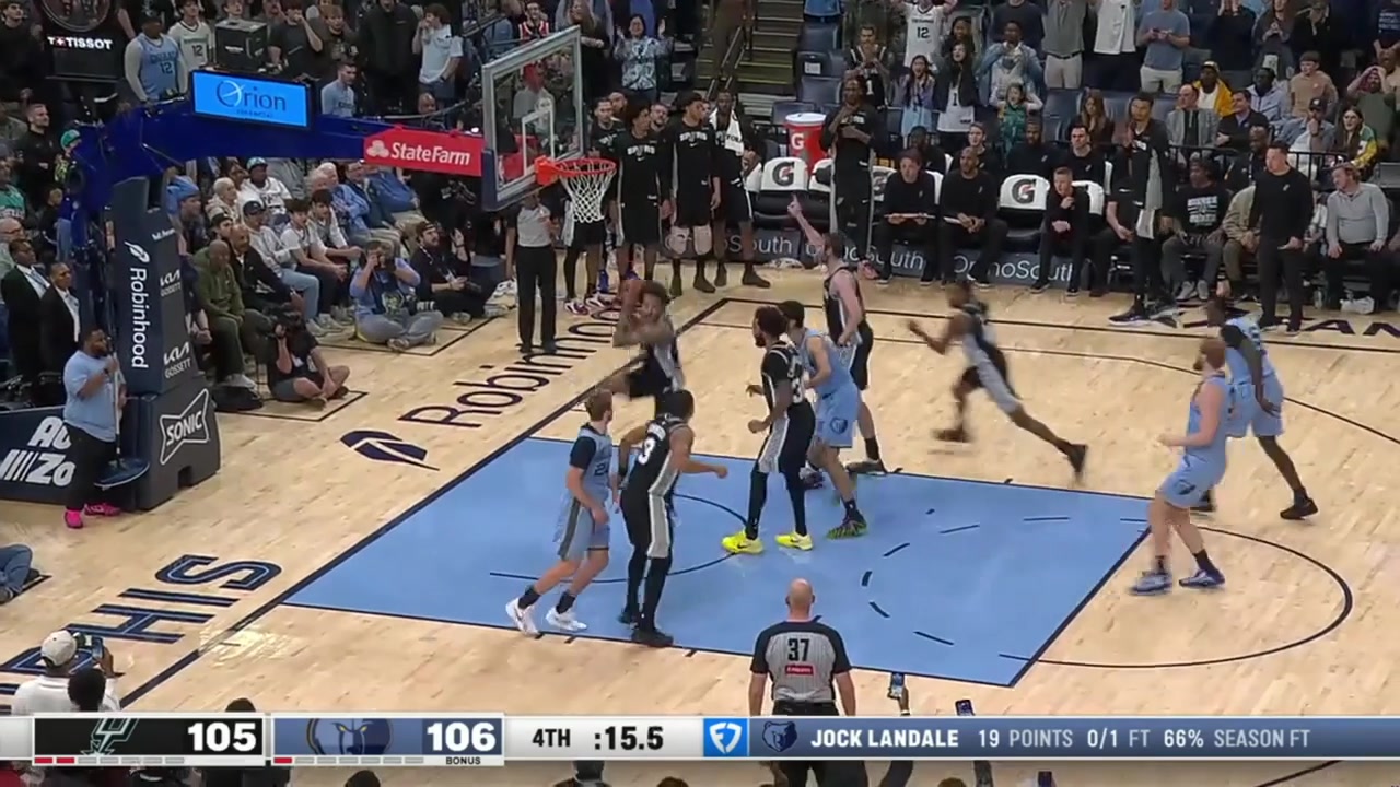 Aldama comes up with the game-winning block after Jock Landale misses both free throws