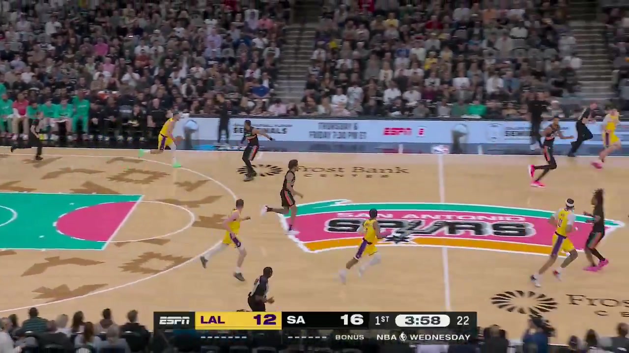 Luka throws a crazy half court lob to hayes
