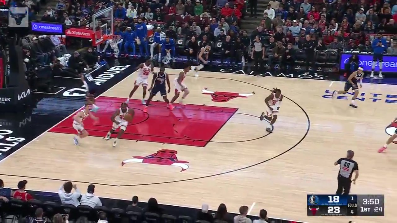 Jalen Smith with a vicious rejection of Max Christies dunk attempt