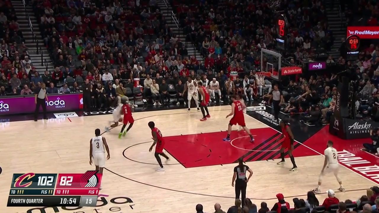Donovan Clingan rejects the dunk attempt by Nae'Qwan Tomlin and Jerami Grant with the fastbreak layup at the other end with replays