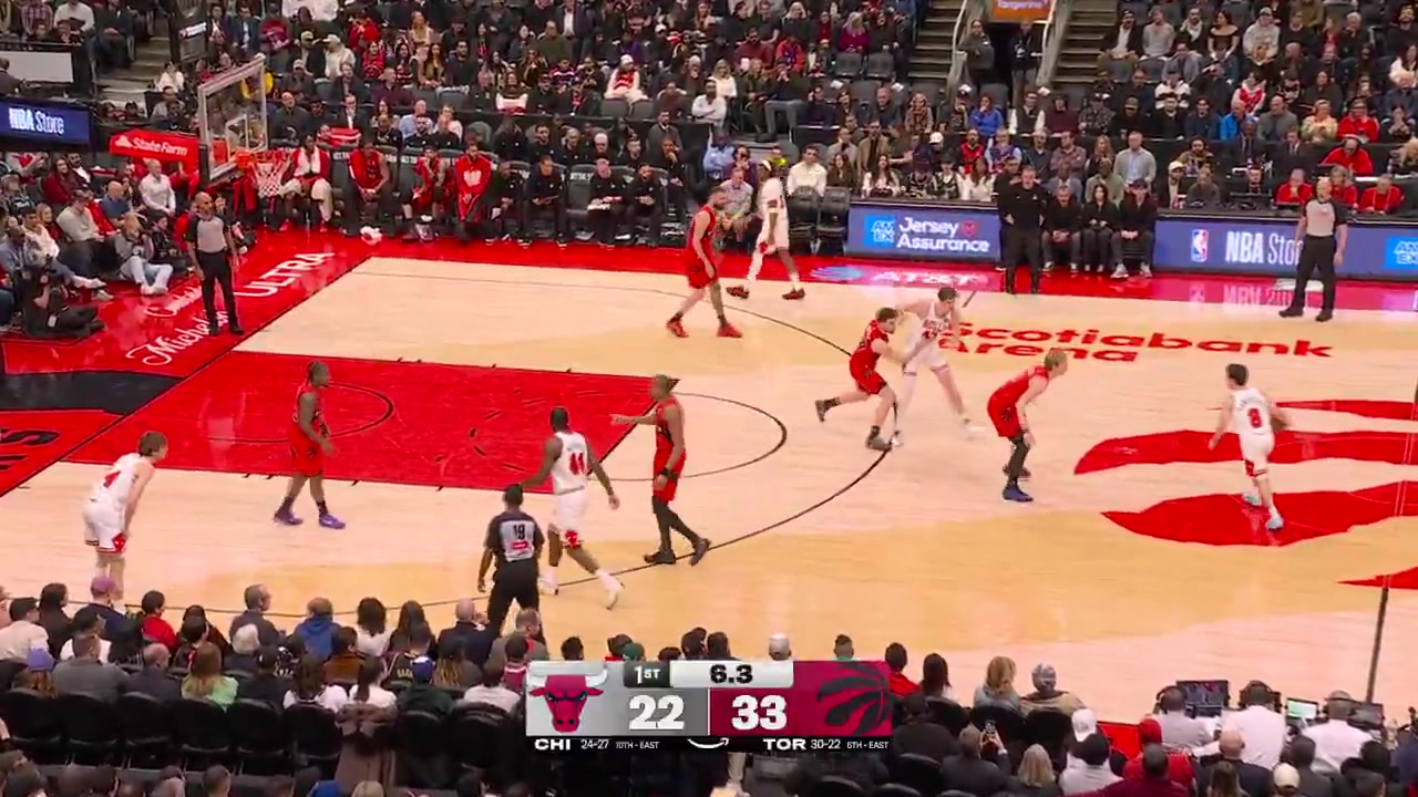 Yuki Kawamura hits Patrick Williams for the corner triple at the first-quarter buzzer Bulls trail 25-33 after against the Raptors