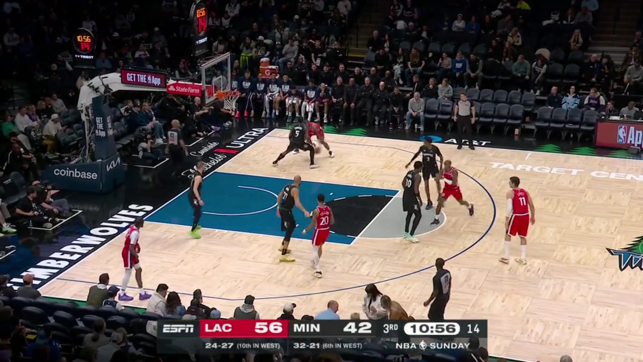 Kawhi Leonard hits the tough isolation fadeaway over Anthony Edwards for his 26th point
