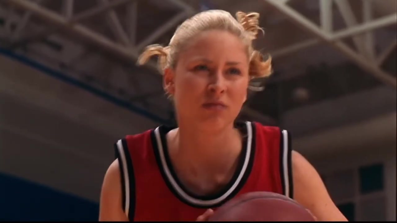 Luka breaks the defense with the hesi and finds an open LeBron for the final shot