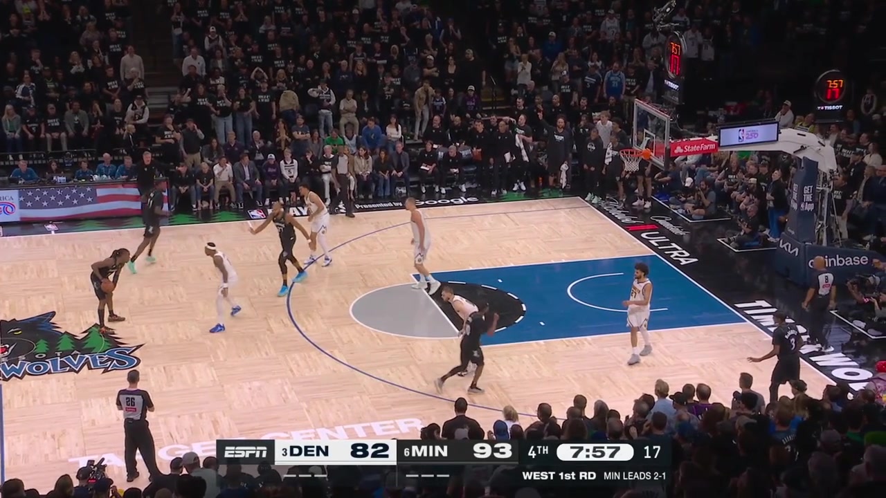 Jokic does nothing but watch as Ayo Dosunmu pulls up from the free throw line for his 32nd points on 1013 from the field