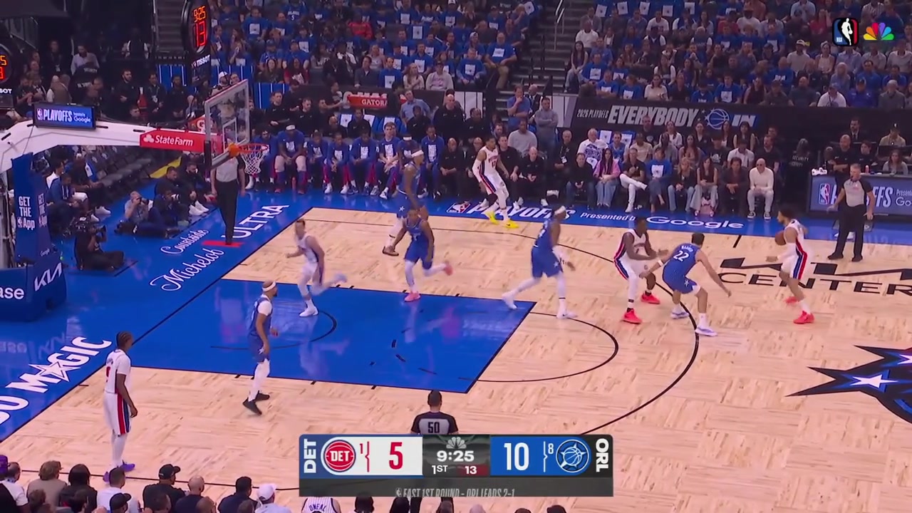 Jalen Suggs deflects the inside pass and Paolo Banchero finishes with the fastbreak dunk with replaysEarly 7-point lead and the Pistons take a timeout