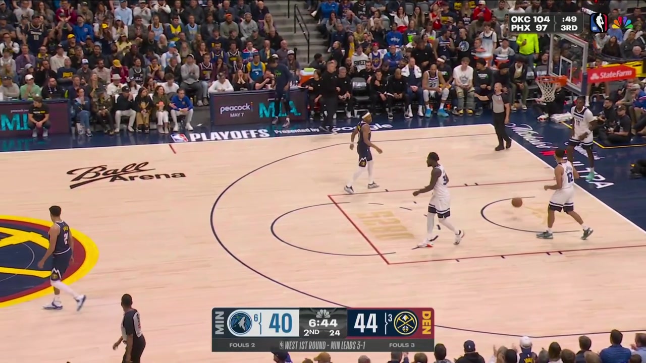 Jaden McDaniels throws down the oop from Kyle Anderson