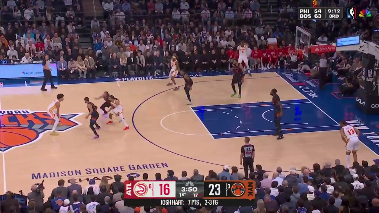 Jonathan Kuminga ELEVATES for the lob throw down in Madison Square Garden
