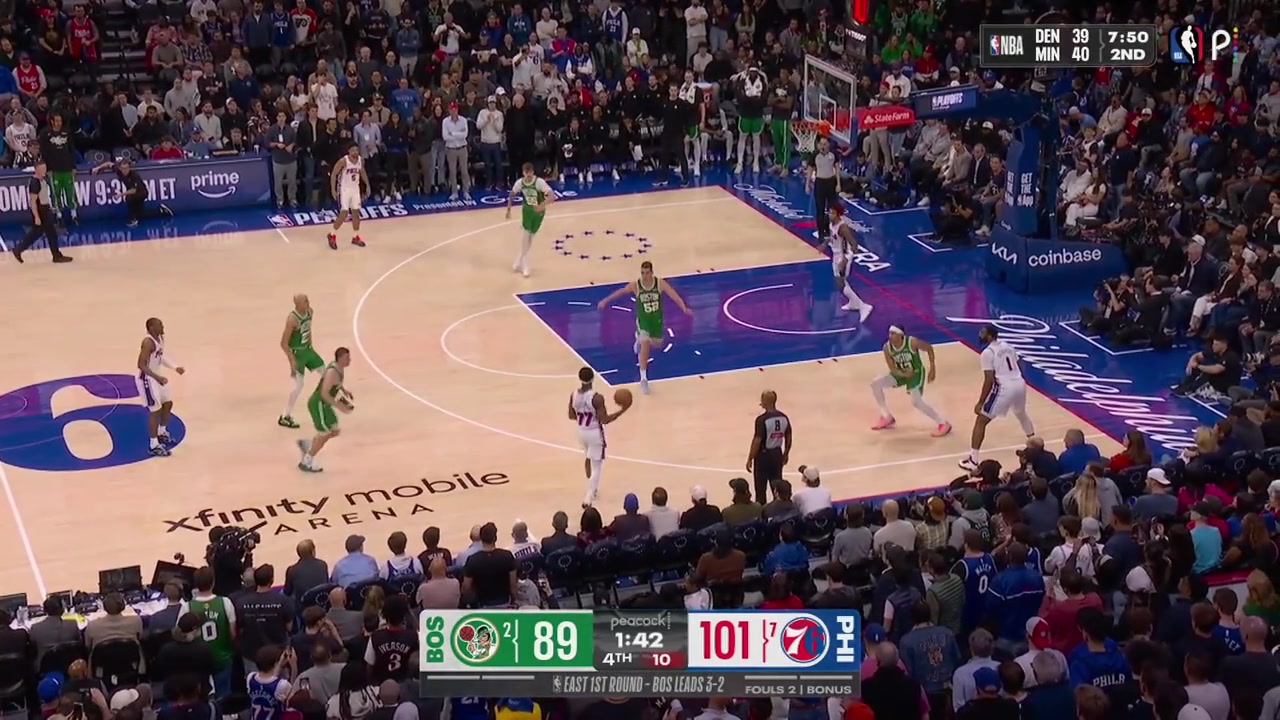 Kelly Oubre Jr pump fakes Luka Garza falls for it drives and dunk it
