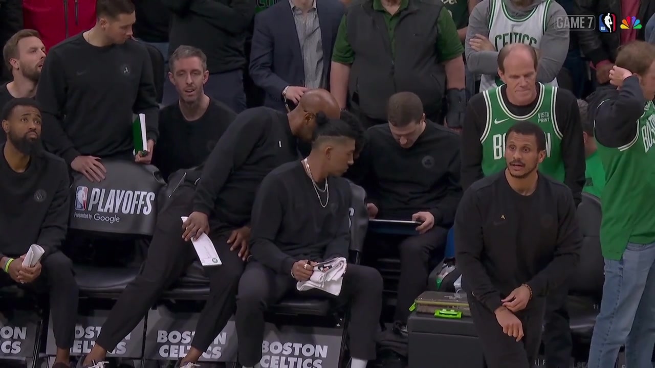 Joe Mazzulla tries to change his call for a challenge to a normal timeout after being told by his assistant coach Amile Jefferson NOT to challengeIt was too lateChallenge was not successful