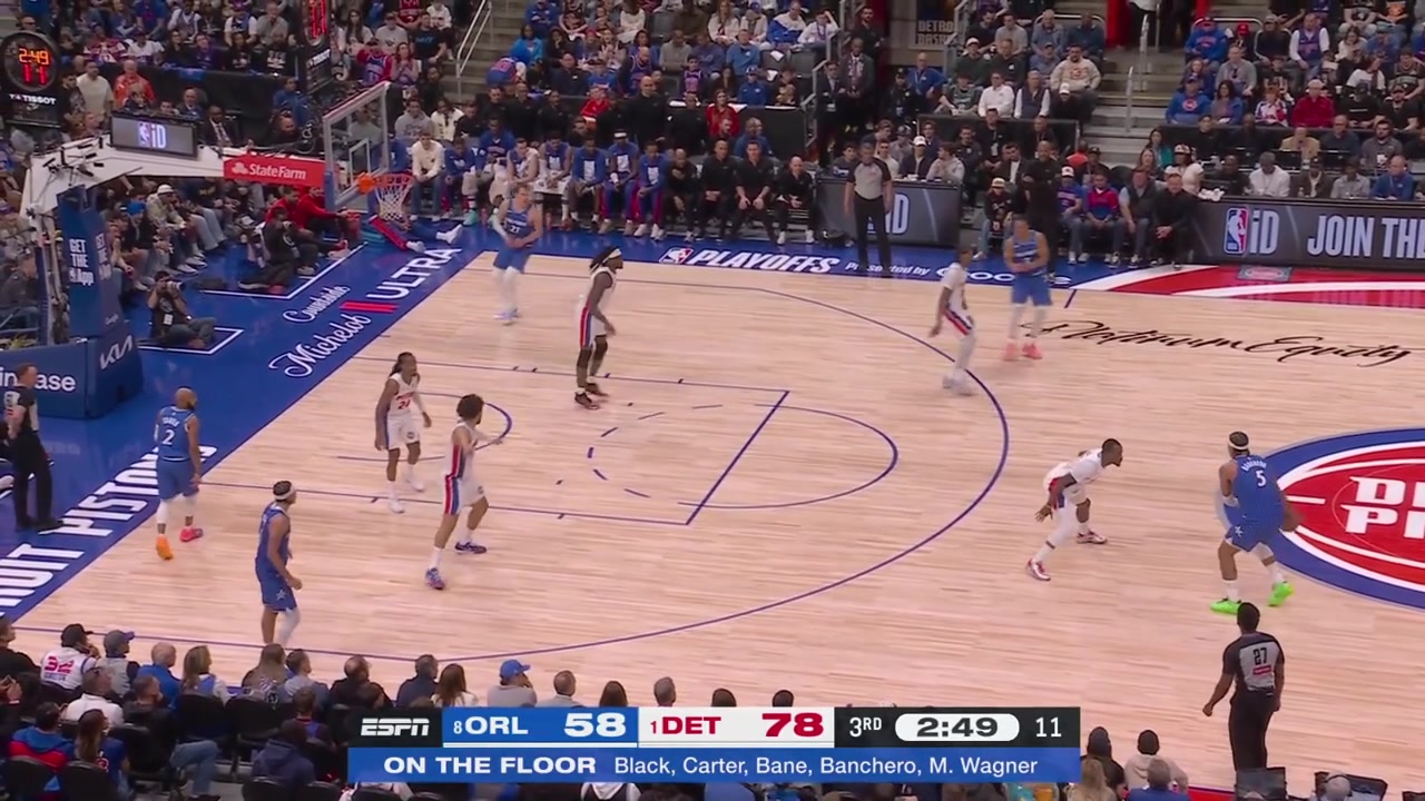 The Magic keep on spamming Paolo Banchero ISO who banks in the shot over Javonte Green to give him 30 points in the game
