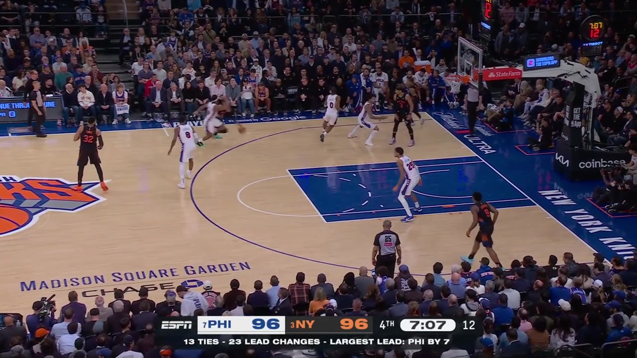 Dominique Barlow hustles on defense and blocks OG Anunoby's corner 3 attempt and Maxey finds Kelly Oubre Jr for a corner 3 at the other end