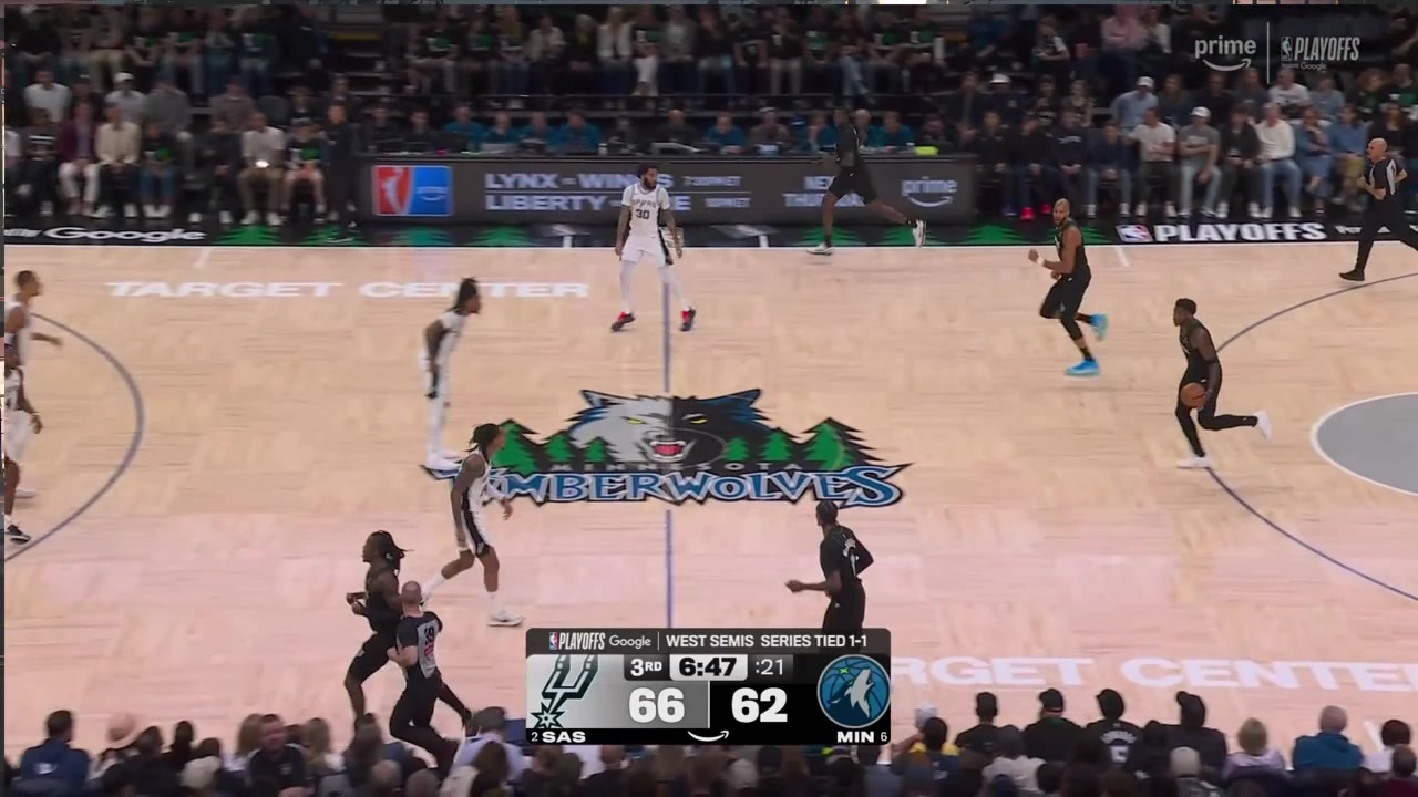 The Spurs and Wolves trade buckets with 4 consecutive possessions of made three pointers