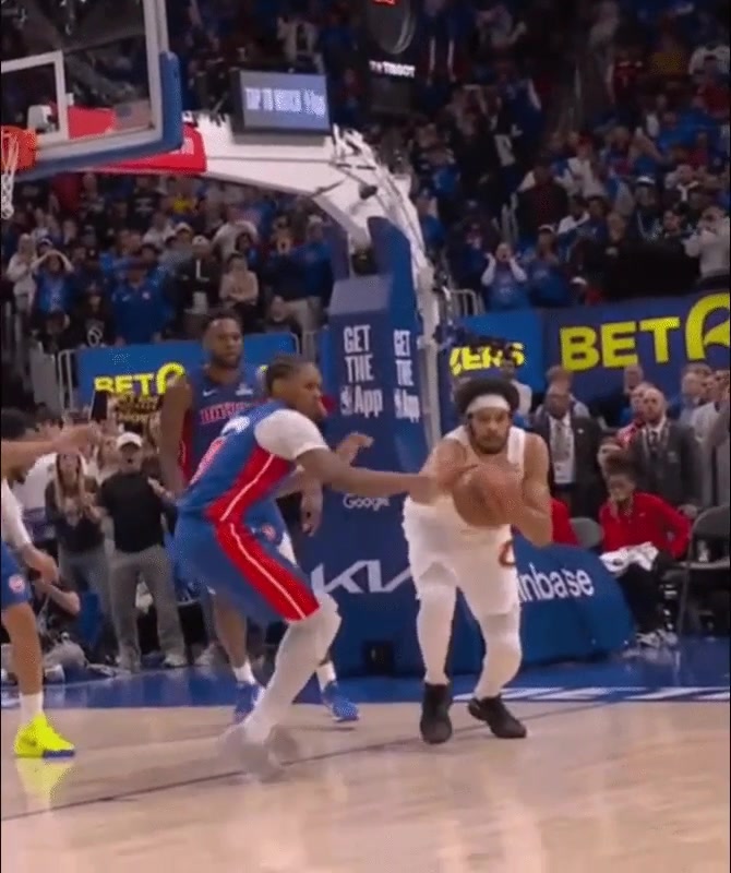Slow motion replay of the contact between Thompson and Allen at the end of regulation Pistons v Cavs Game 5