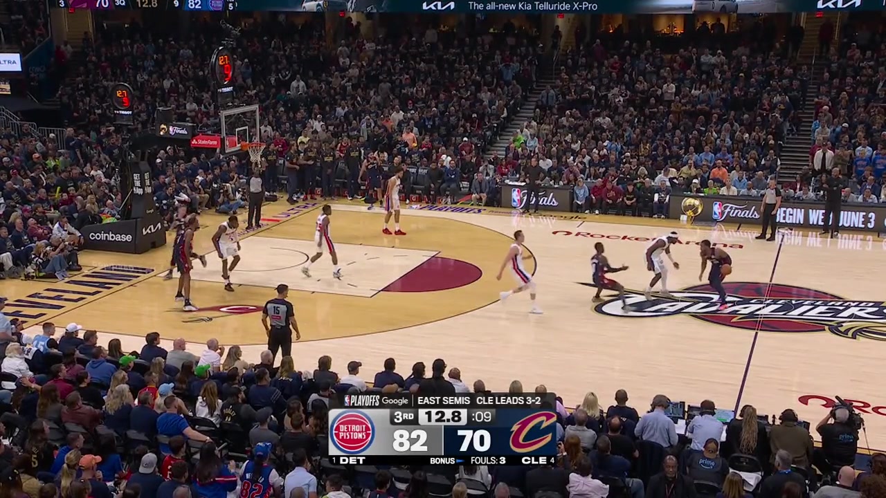 Evan Mobley's dunk attempt gets blocked by Paul Reed and Marcus Sasser hits the buzzer-beater floater to end the 3rd quarter putting the Pistons up 14 with a replay