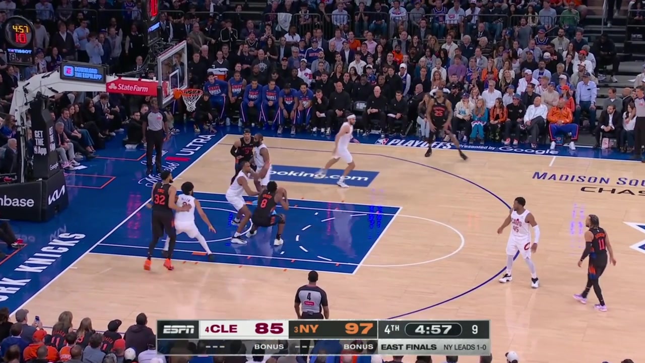 Josh Hart spins into a sweet one-handed floater for his highest scoring playoff game
