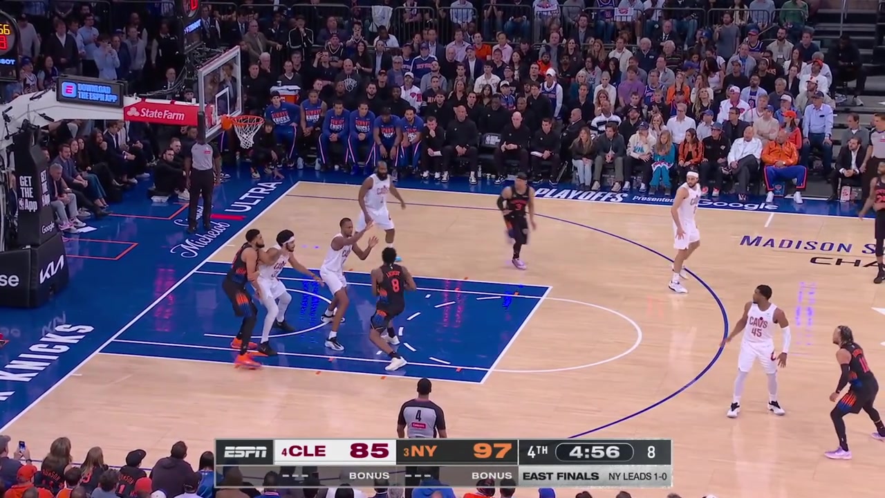 Josh Hart hits the tough turnaround shot to give him a playoffs career-high 26 points