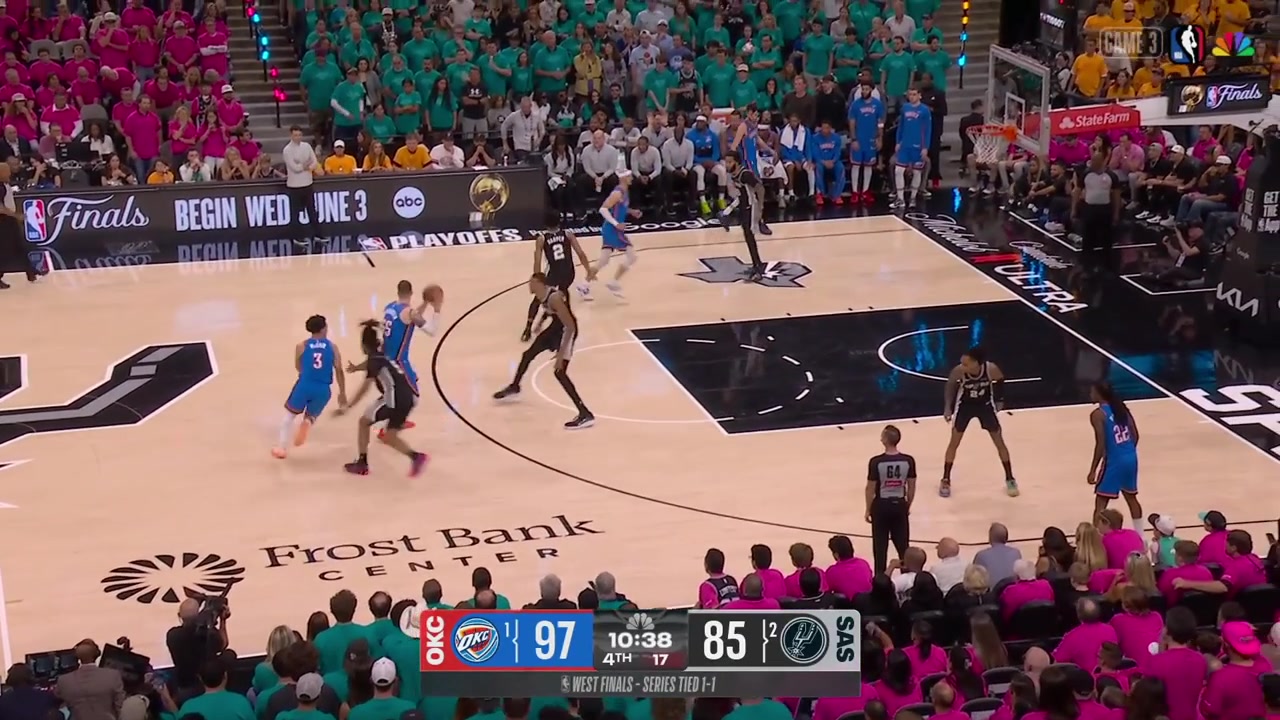 Jared McCain hits the corner 3 to put the Thunder up 15 early in the 4th quarter with a replay